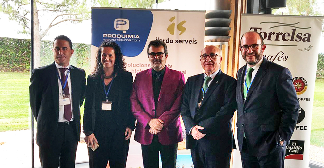 Firma de la colaboración entre Proquimia y los hosteleros de Lleida