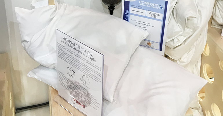 Adaptative Pillow de Vayoil Textil para contract