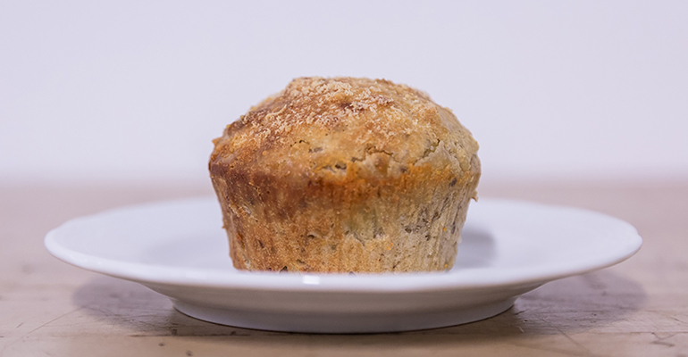 Postre apto para celíacos: bizcocho de manzana y frutos rojos