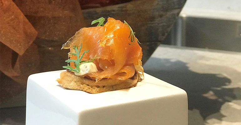 Blini de salmón noruego ahumado