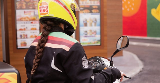 Burger King lanza su campaña “Por pedir que no sea” en su décimo aniversario de servicio a domicilio