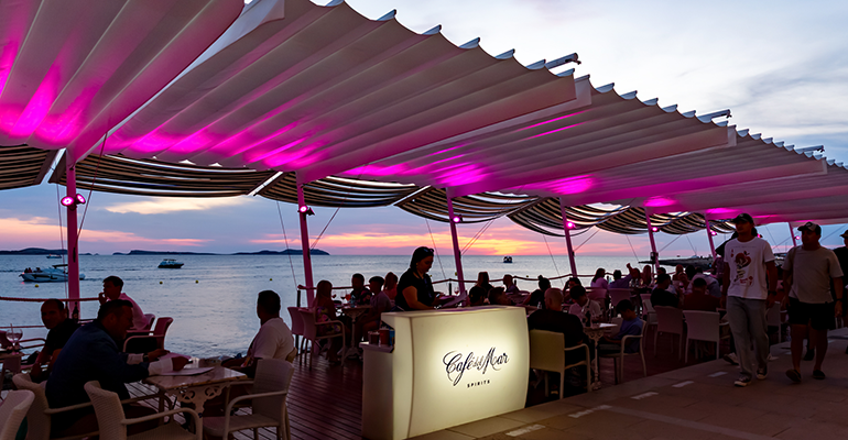toldo con luz café del mar