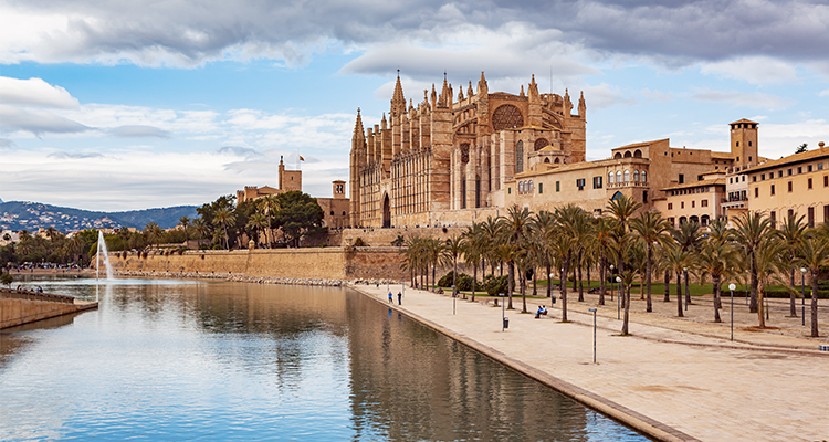 Canarias y Baleares refuerzan su posición como destinos turísticos e inversión hotelera