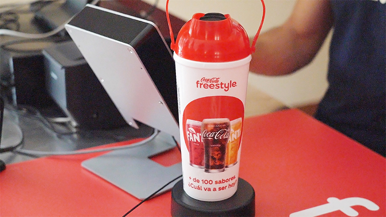 coca-cola-vaso-freestyle-parque-warner