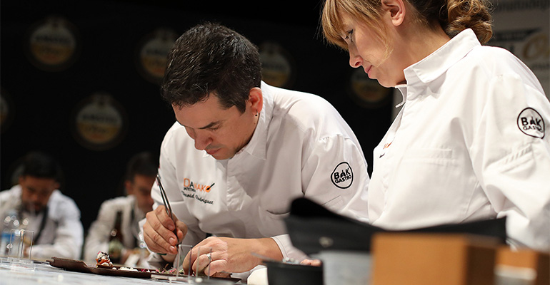 80 cocineros pelean por hacerse con el Pintxo de Oro