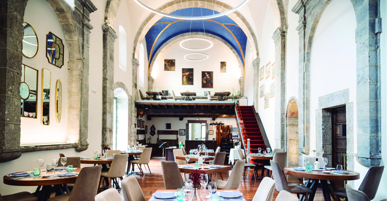 Entramos en El Cenador del Convento, un espacio mágico en Llanes que une cocina tradicional e indiana