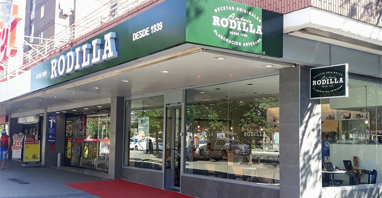 Exterior del local de Rodilla en La Latina