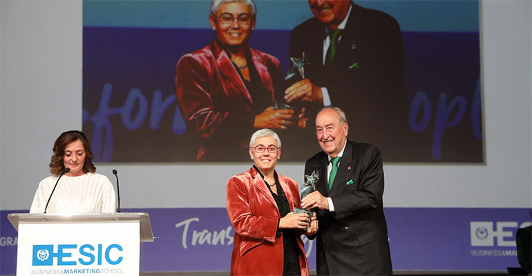  Mercè Girbau recoge el galardón