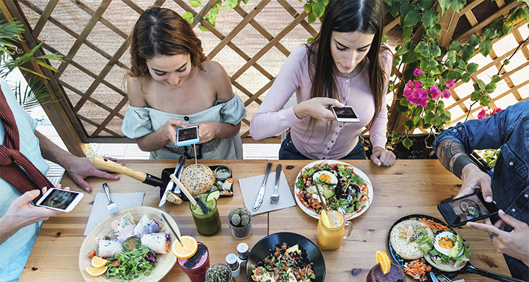 Influencers y hostelería: colaboración estratégica o coste innecesario