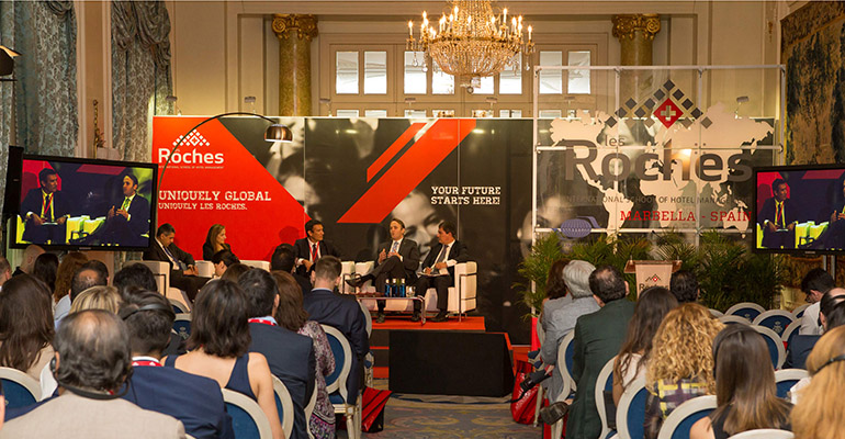 Mesa redonda celebrada durante el foro de Les Roches