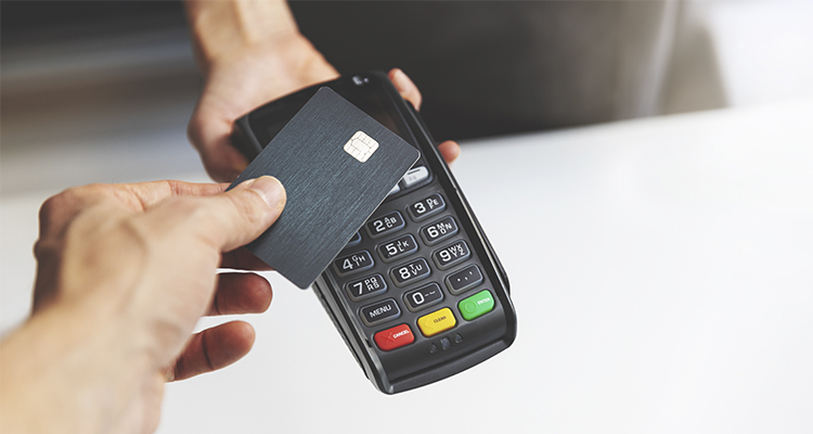 La adaptación digital del comercio como clave para mejorar la experiencia turística en Semana Santa
