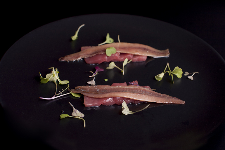 Recetas de Navidad Lomos de anchoa con atún rojo