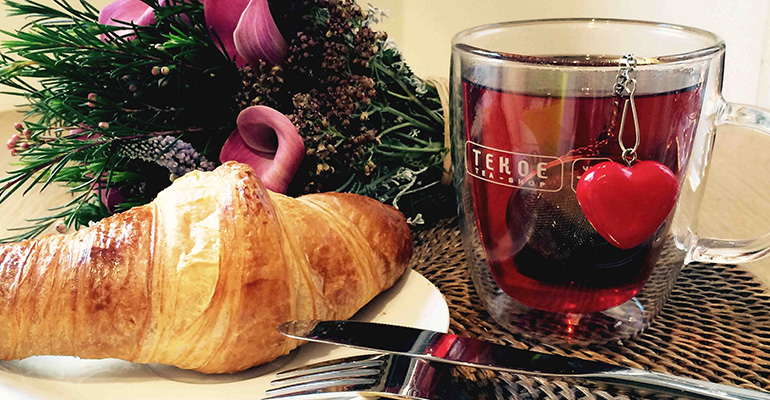 Tekoe, té blanco con rosa y flores de jazmín