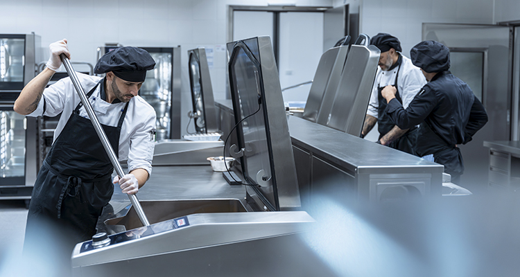 Tres claves para mejorar la eficiencia en las cocinas profesionales mediante la planificación y la digitalización
