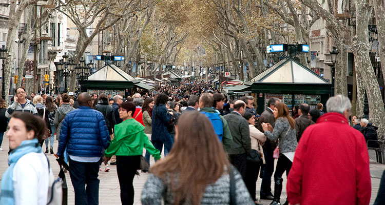 Septiembre impulsa el turismo en España con una ocupación récord y precios hasta un 28% más altos