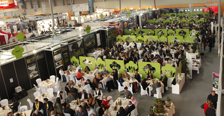 Zona de restauración de Xantar 2015, con restaurantes de todo el mundo