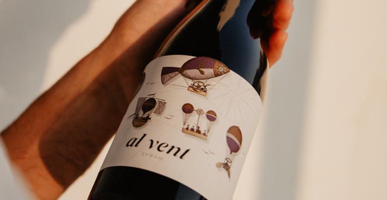 Coviñas presenta Al Vent Syrah, un vino tinto joven y mediterráneo para el consumidor explorador