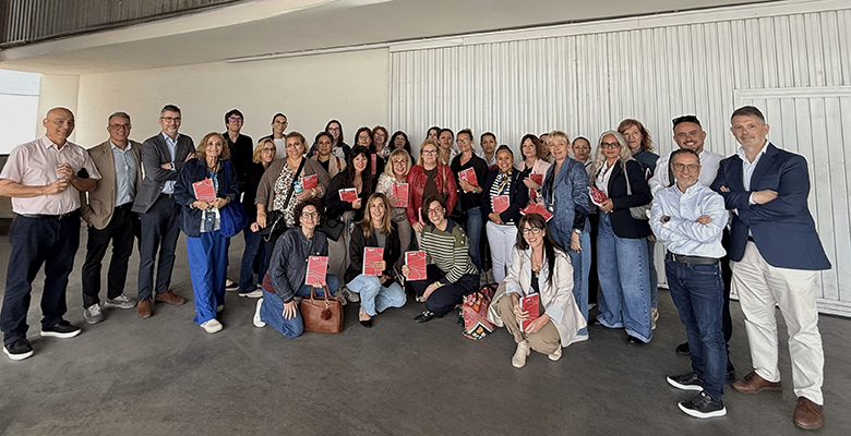 Vayoil abre su fábrica de Ontinyent a las gobernantas para impulsar la innovación textil en el hotel