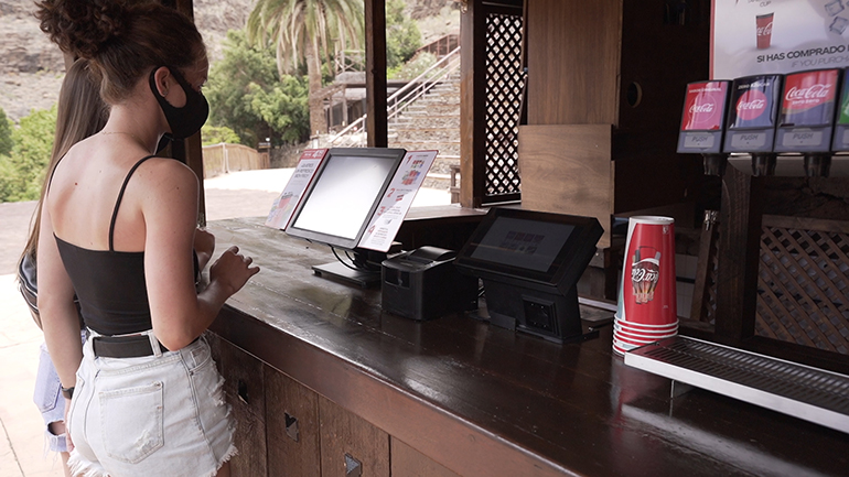 dispensador-autoservicio-coca-cola-bebidas--hosteleria-sostenible