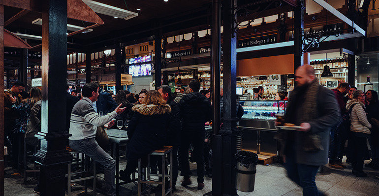 El 78% de los españoles mantiene o incrementa su gasto en alimentación fuera del hogar, según AECOC