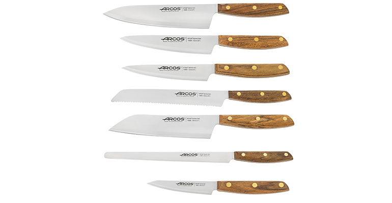 Cuchillos de mango de madera certificada, con un corte preciso y suave -  InfoHoreca