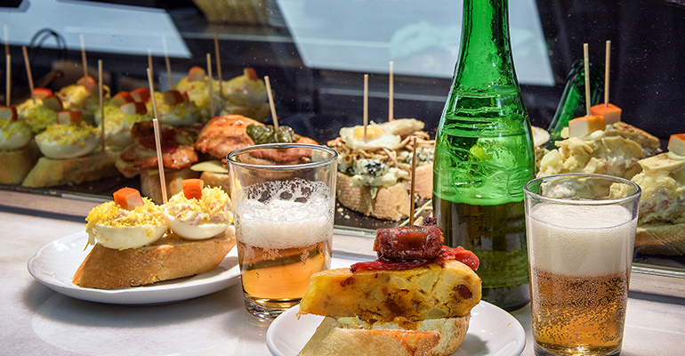 Salir de tapas y la sobremesa, los momentos favoritos para los españoles 