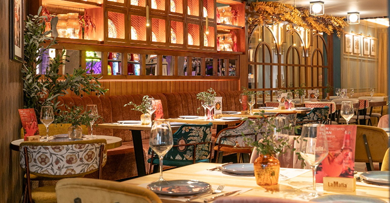 la famigia la nueva mafia se sienta a la mesa