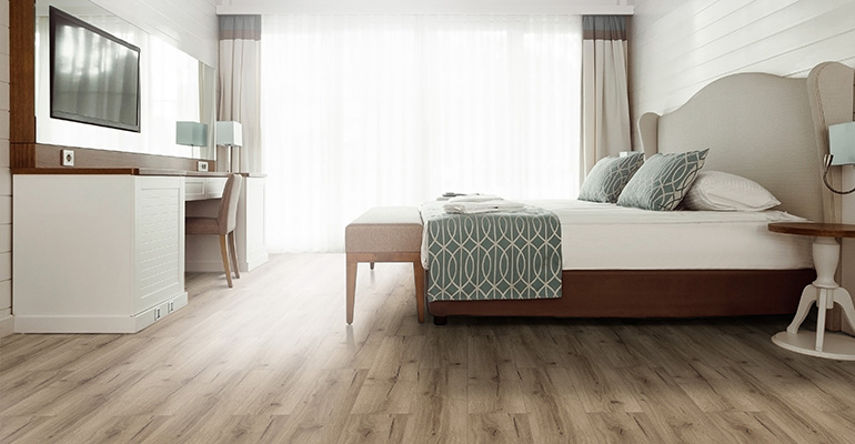 Suelos vinílicos SPC, la solución preferida en interiorismo contract para hoteles y restaurantes