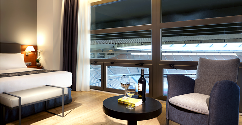 Exe Isla Cartuja: Habitaciones con vistas al césped del estadio de Sevilla para vivir la Final de la Copa del Rey