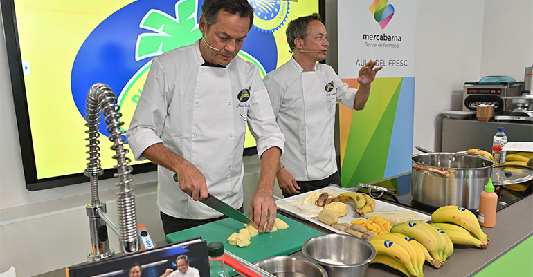 Hermanos Torres con Plátano de Canarias