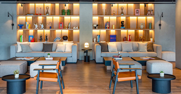 hotel innside madrid valdebebas lobby