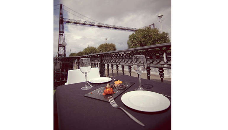 Terraza del Gran Hotel Puente Colgante en Portugalete, Vizcaya