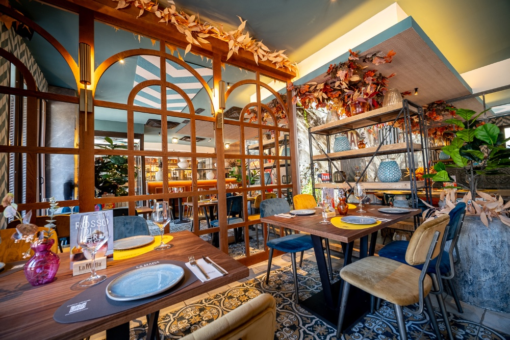 La Mafia se sienta a la mesa reabre su restaurante del Actur en Zaragoza con nueva imagen y gestión tras la polémica por su nombre