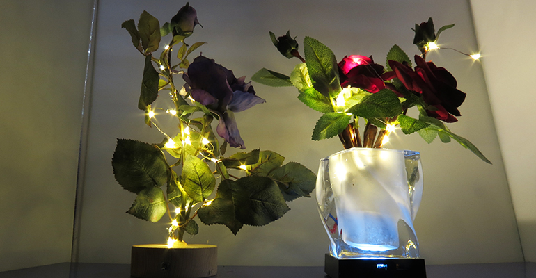 Lámparas con flores artificiales