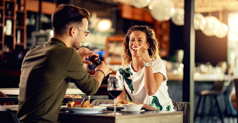 Pareja en restaurante San Valentín