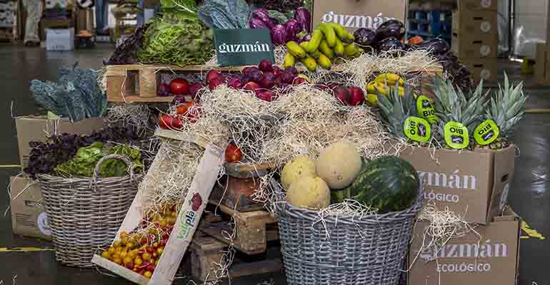 La empresa distribuye gran cantidad de alimentos básicos y frescos