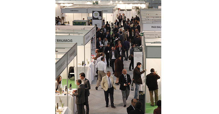 Visitantes profesionales en la exposición internacional del aceite