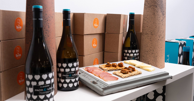 Enoturismo con producto local impulsa la colaboración entre Tejas Verea y Paco & Lola en Galicia