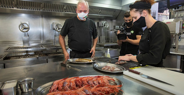 Bittor Arginzoniz en las cocinas de Etxebarri